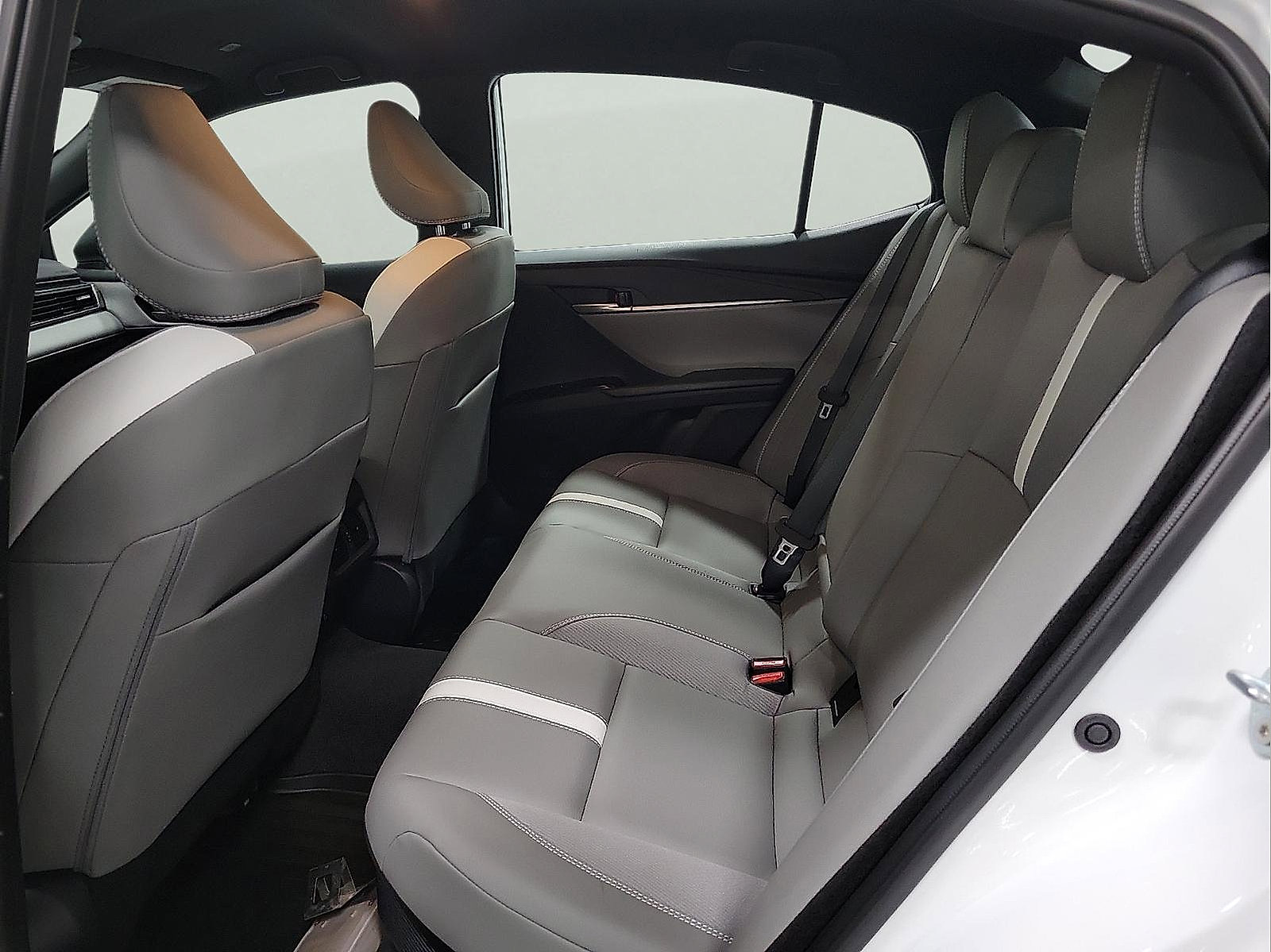 Used 2026 Toyota Camry SE FWD image 9