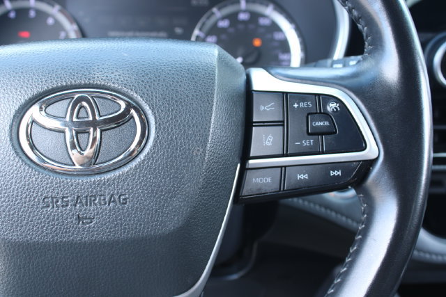 Used 2024 Toyota Highlander XSE FWD image 18