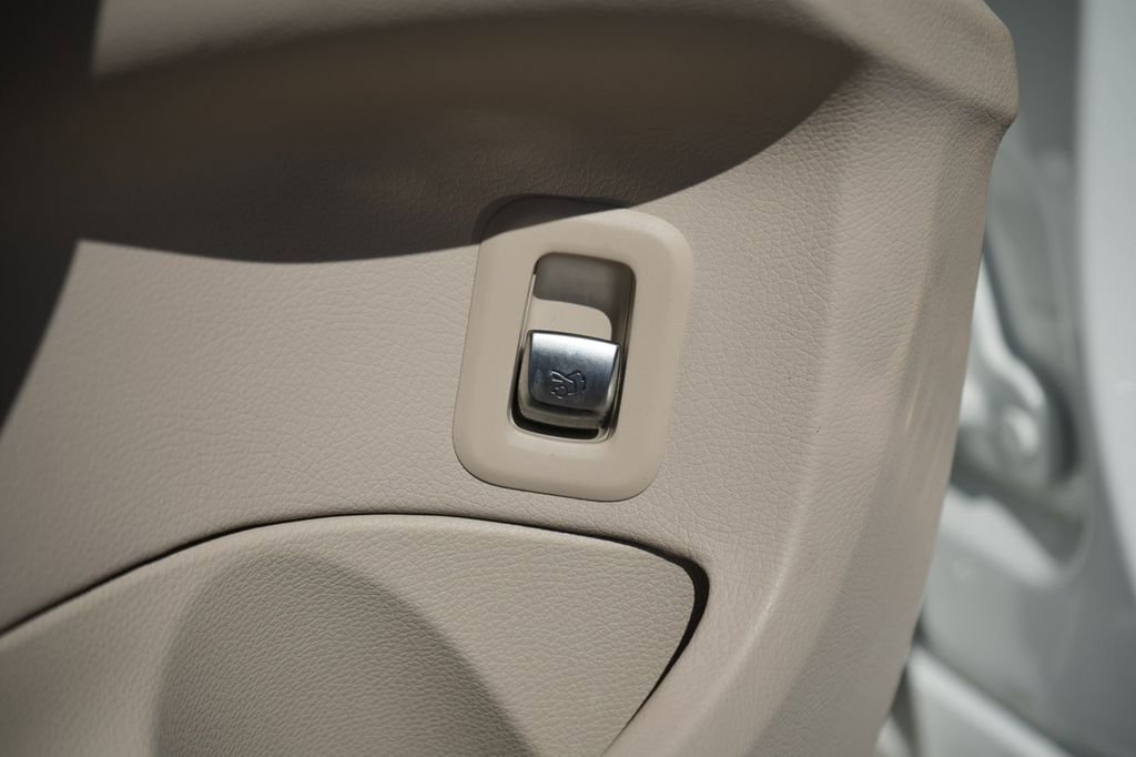 Used 2021 Mercedes-Benz C 300 4MATIC Sedan w/ Premium Package image 26