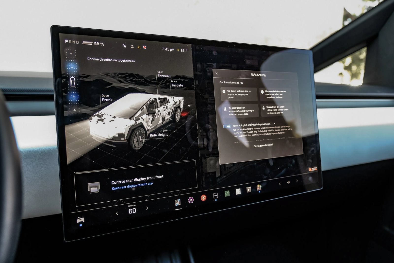 Used 2024 Tesla Cybertruck AWD Crew Cab image 27
