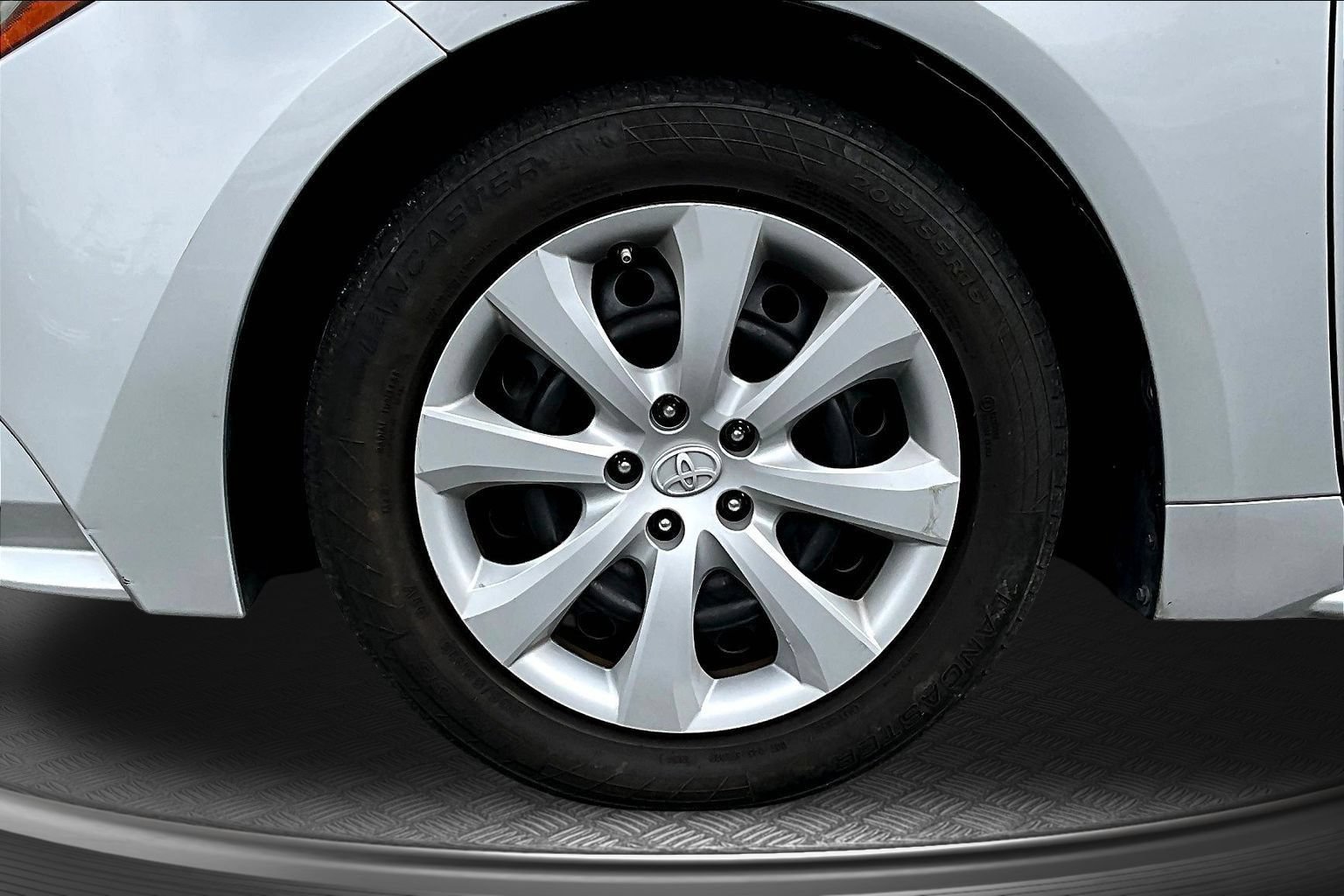 Used 2020 Toyota Corolla LE FWD image 30