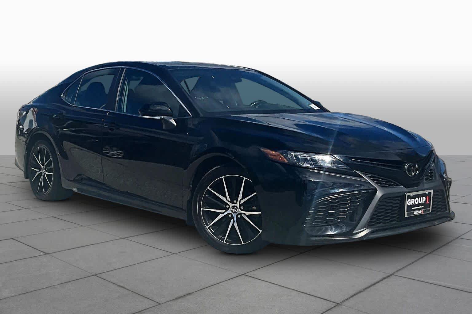 Used 2024 Toyota Camry SE AWD/4WD image 3