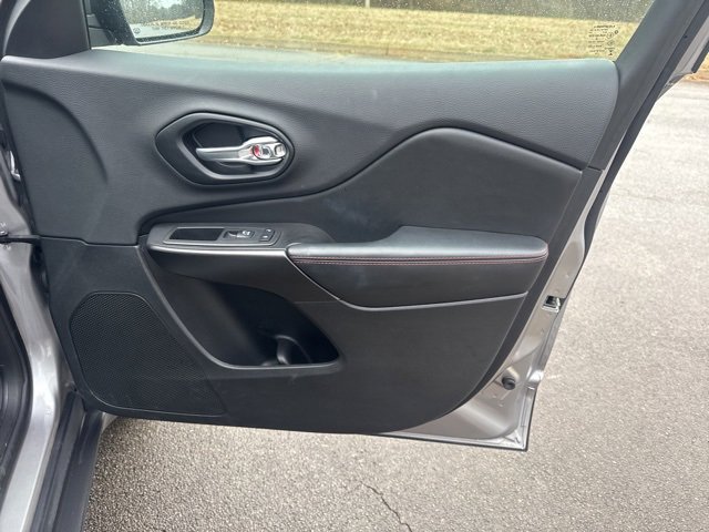 Used 2019 Jeep Cherokee Trailhawk w/ Trailer Tow Group image 9