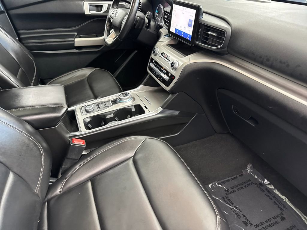 Used 2021 Ford Explorer XLT w/ Equipment Group 202A AWD/4WD image 16