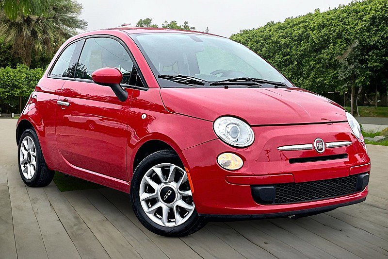 Used 2017 FIAT 500 Pop w/ Red Roof & Mirror Cap Package FWD image 10