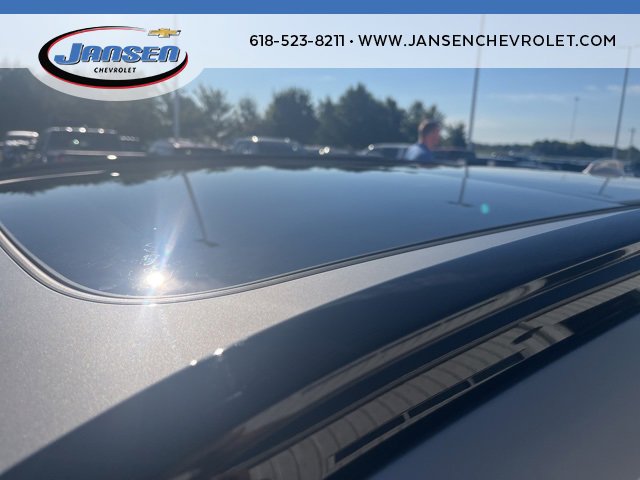 Used 2025 Volvo XC40 B5 Plus image 12