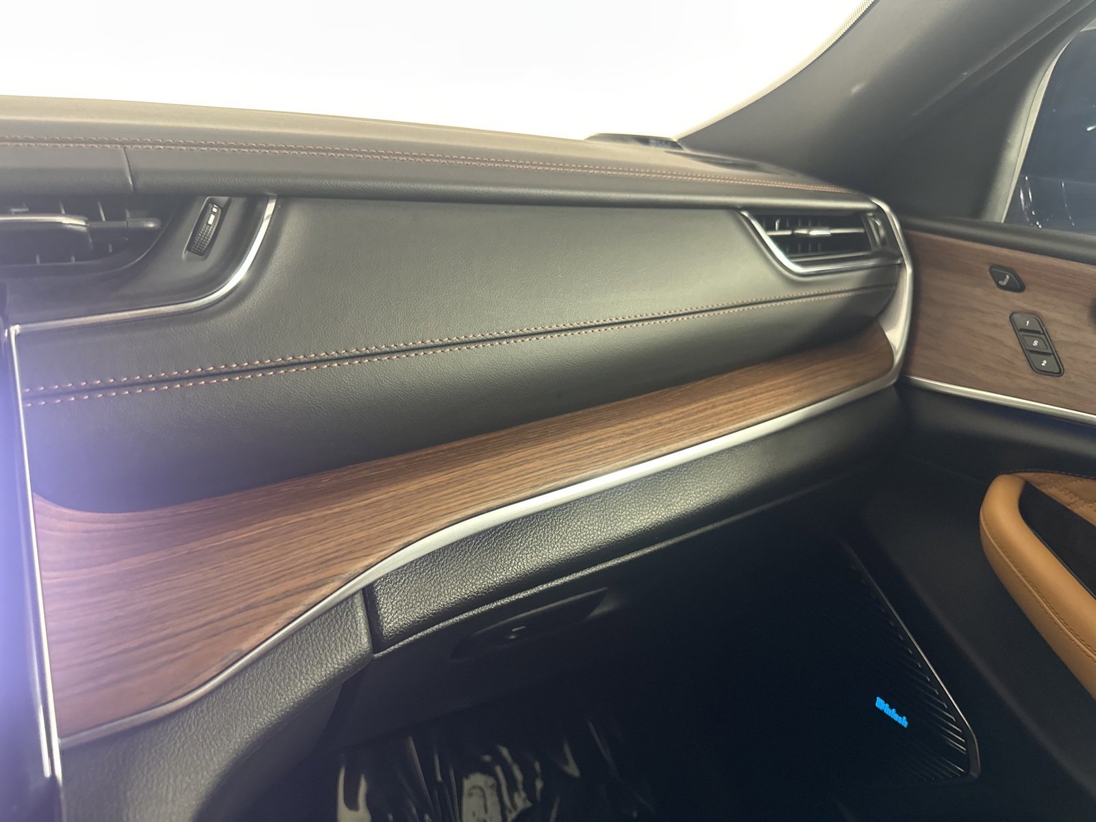 Used 2023 Jeep Grand Cherokee L Summit w/ High Altitude Package image 19