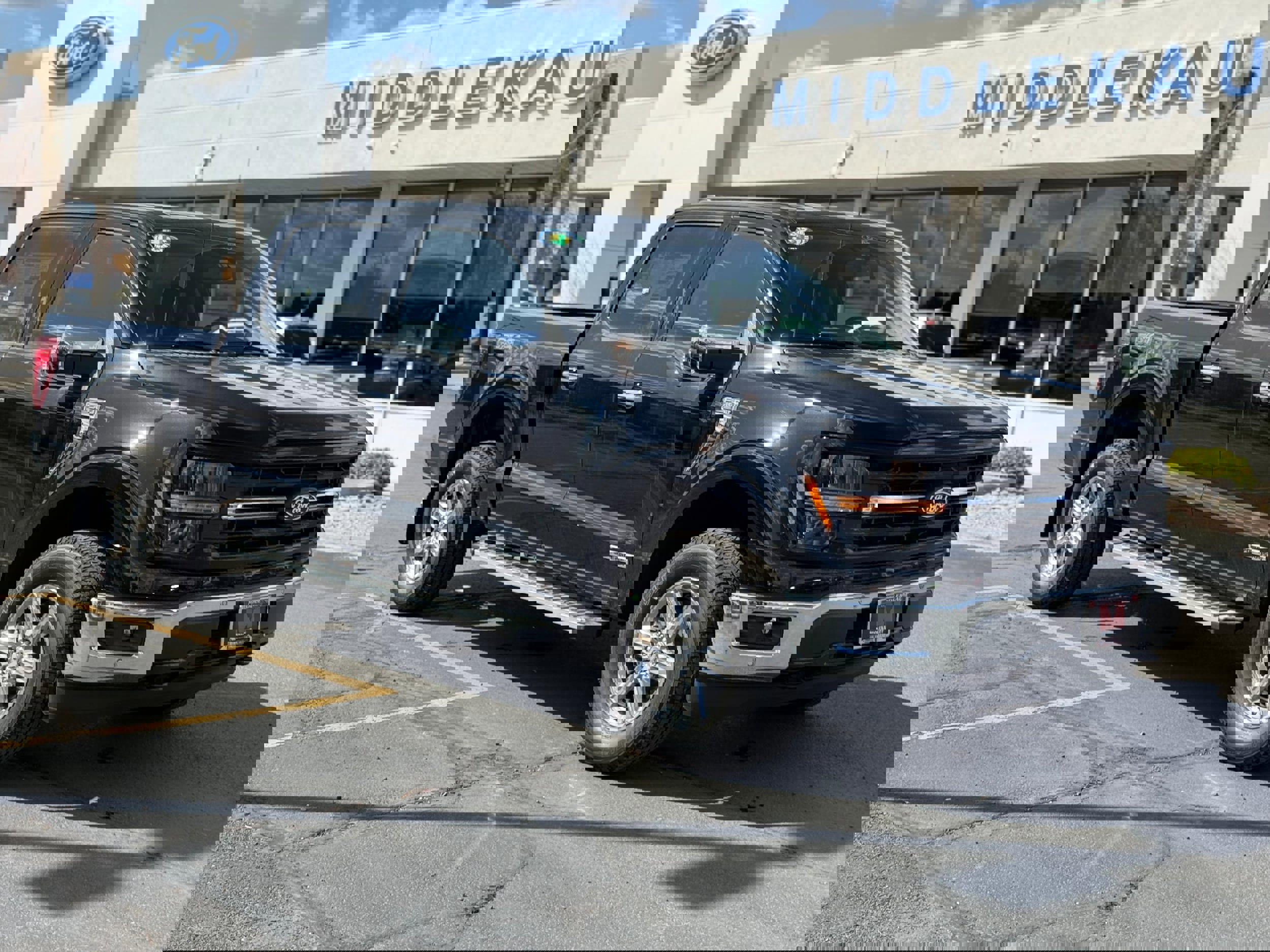 New 2025 Ford F150 XLT w/ Equipment Group 302A MID