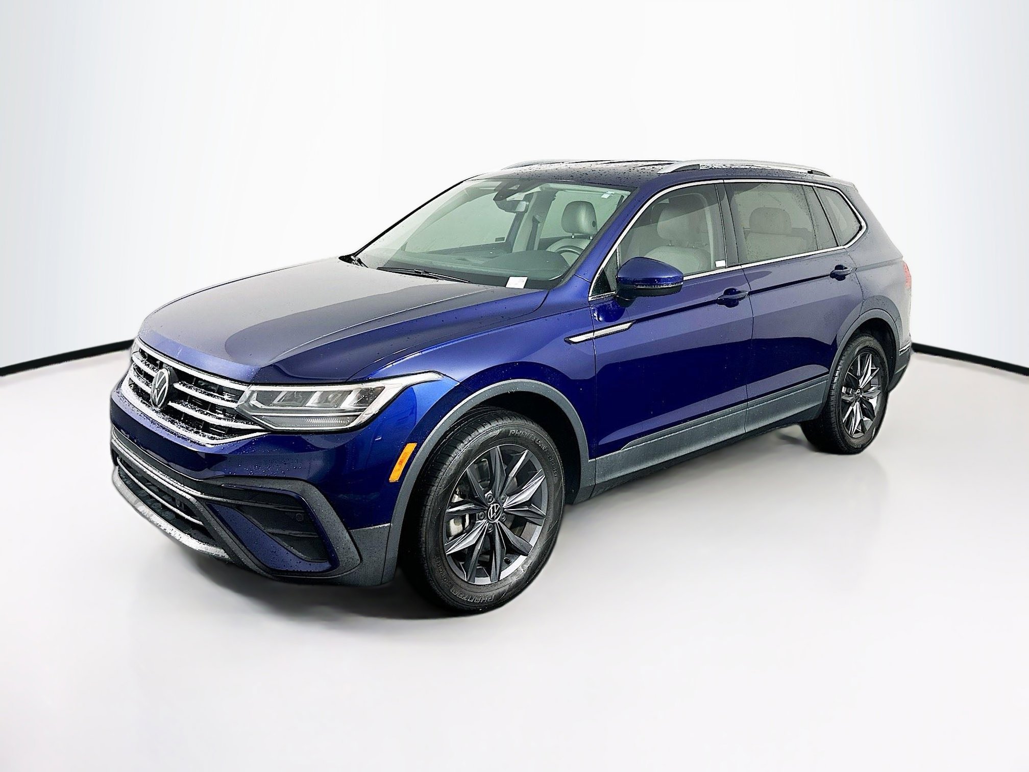 Used 2022 Volkswagen Tiguan SE image 3