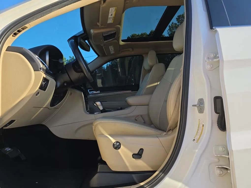 Used 2019 Jeep Grand Cherokee Limited w/ Luxury Group II image 16