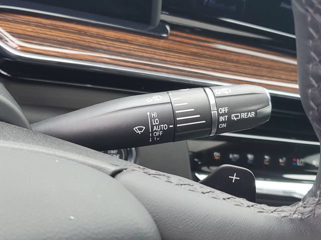 Used 2023 Cadillac Escalade Premium Luxury AWD/4WD image 19