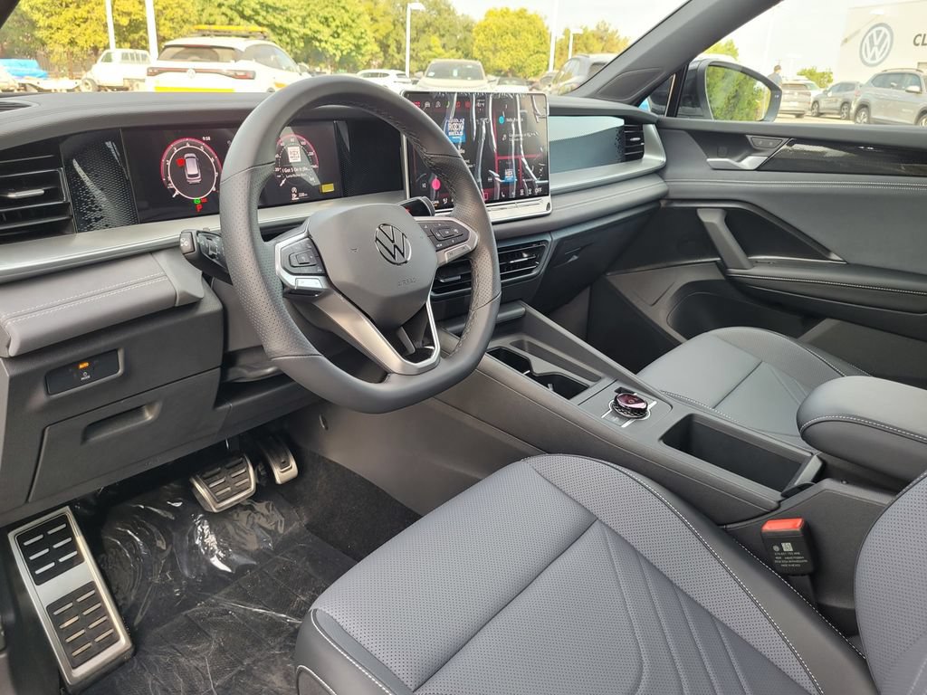 New 2026 Volkswagen Tiguan SE R-Line FWD image 10