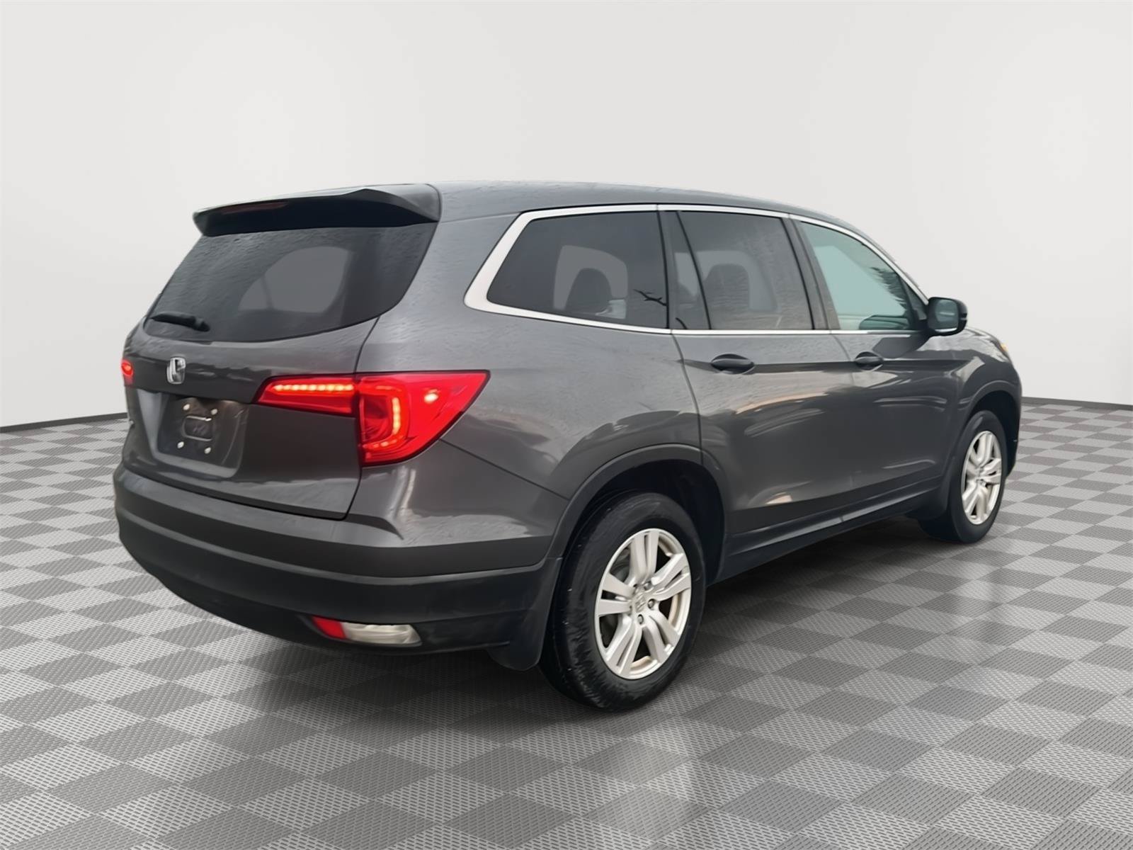 Used 2018 Honda Pilot LX image 29