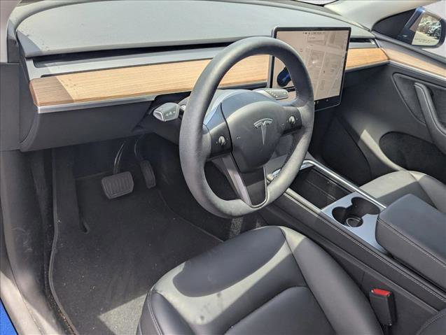 Used 2025 Tesla Model Y Long Range AWD/4WD image 3