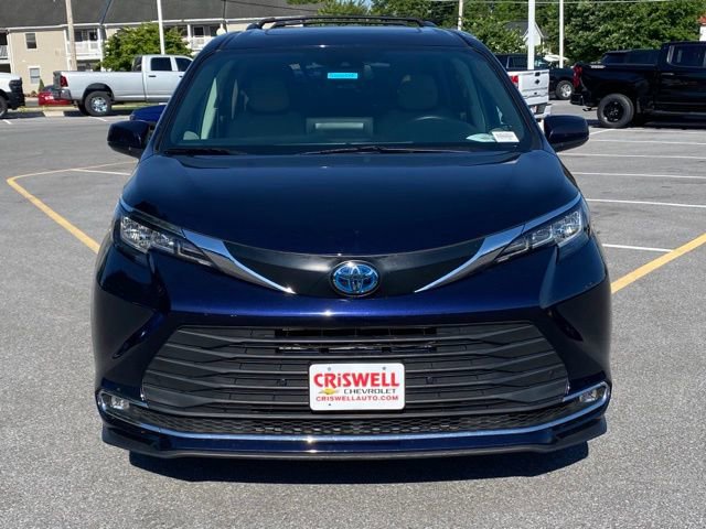 Used 2023 Toyota Sienna XLE FWD image 8