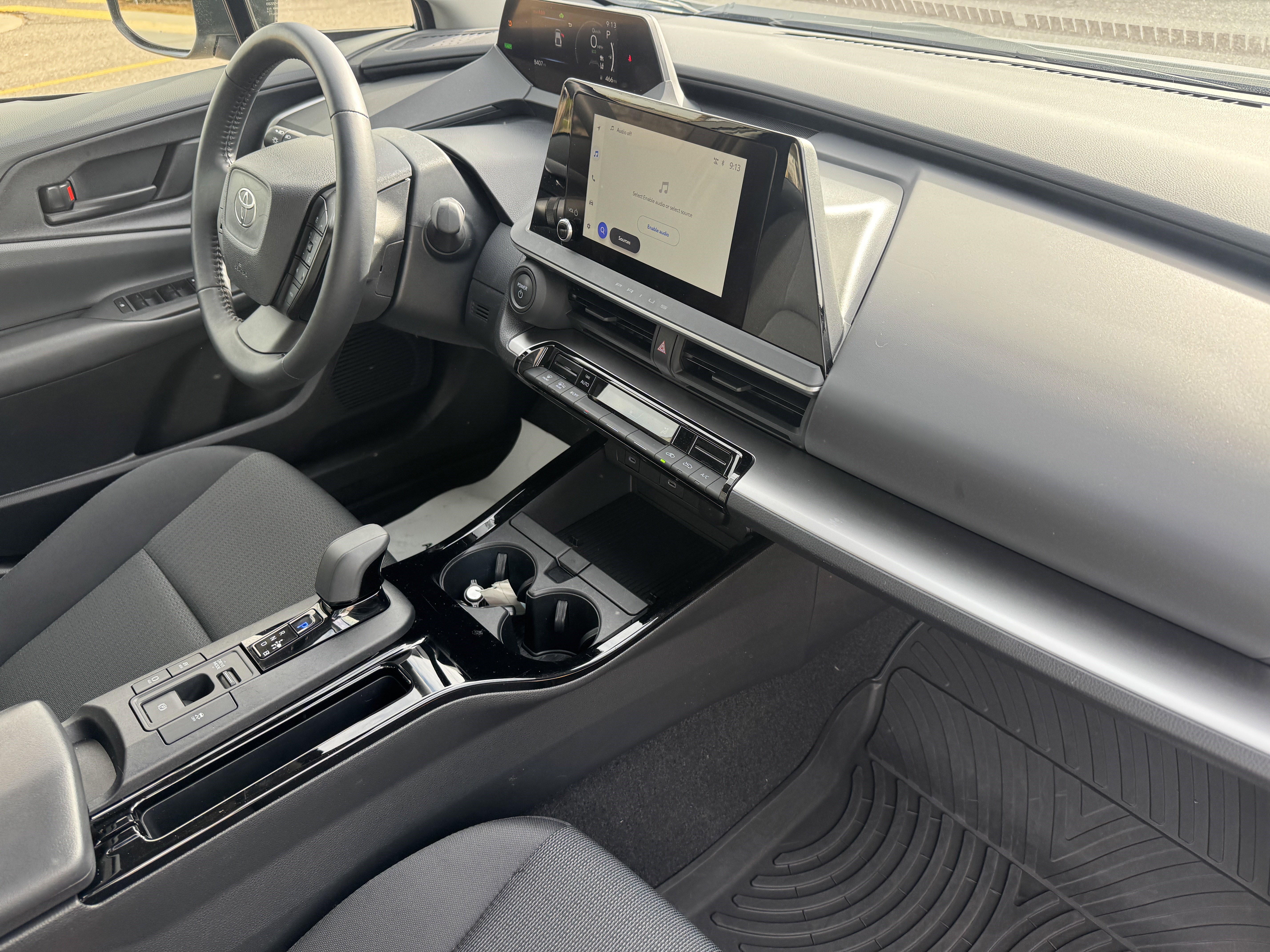 Used 2025 Toyota Prius LE image 19