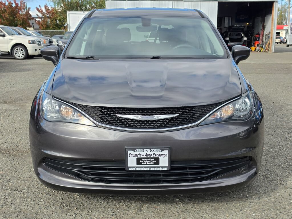 Used 2017 Chrysler Pacifica LX w/ Tire & Wheel Group FWD image 2