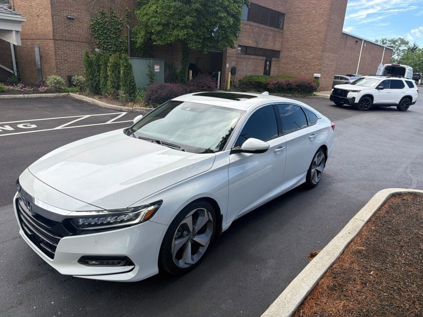 Used 2020 Honda Accord Touring image 5