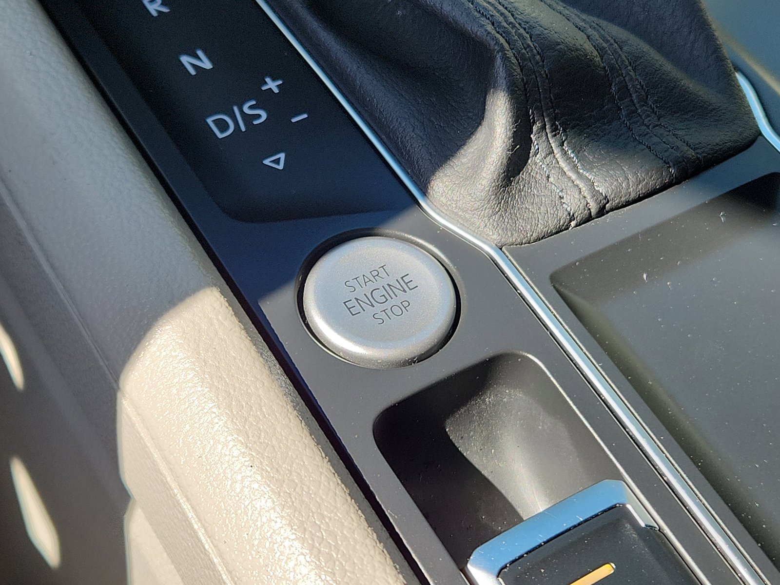 Used 2021 Volkswagen Atlas SE w/ Panoramic Sunroof Package image 19