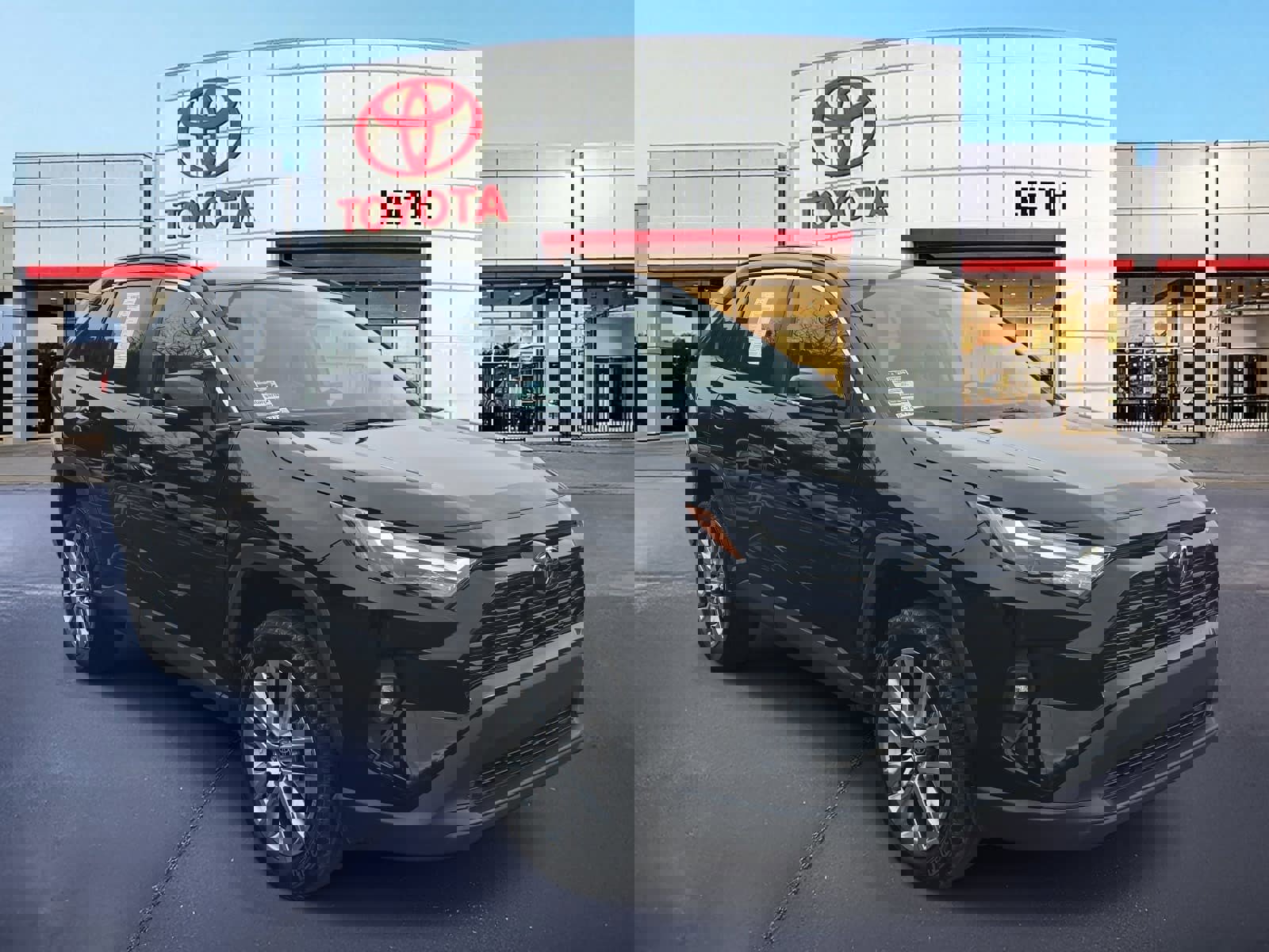 Used 2023 Toyota RAV4 XLE Premium image 3