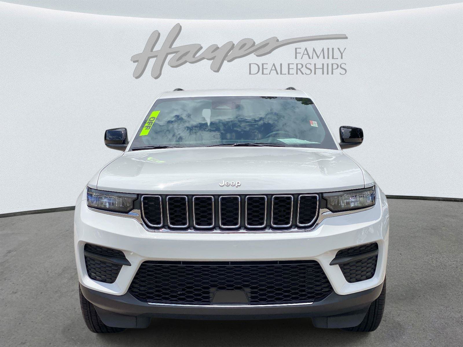 Used 2024 Jeep Grand Cherokee Laredo X RWD image 10