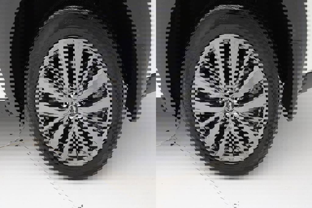 Used 2024 Nissan Pathfinder SL w/ SL Premium Package image 11