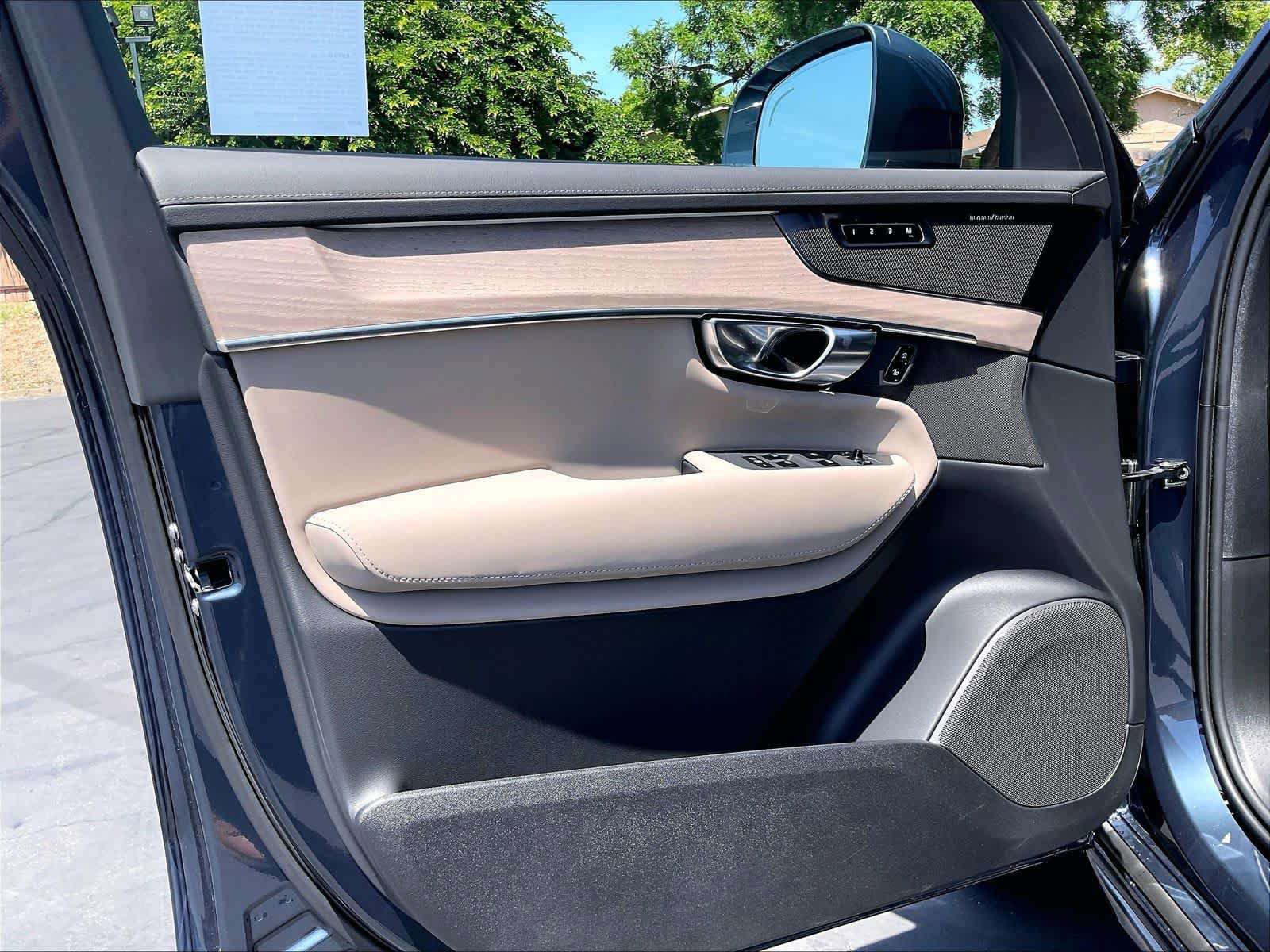 New 2026 Volvo XC90 T8 Plus w/ Protection Package AWD/4WD image 24