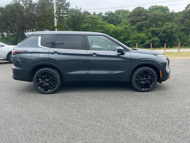 New 2026 Mitsubishi Outlander LE FWD image 2