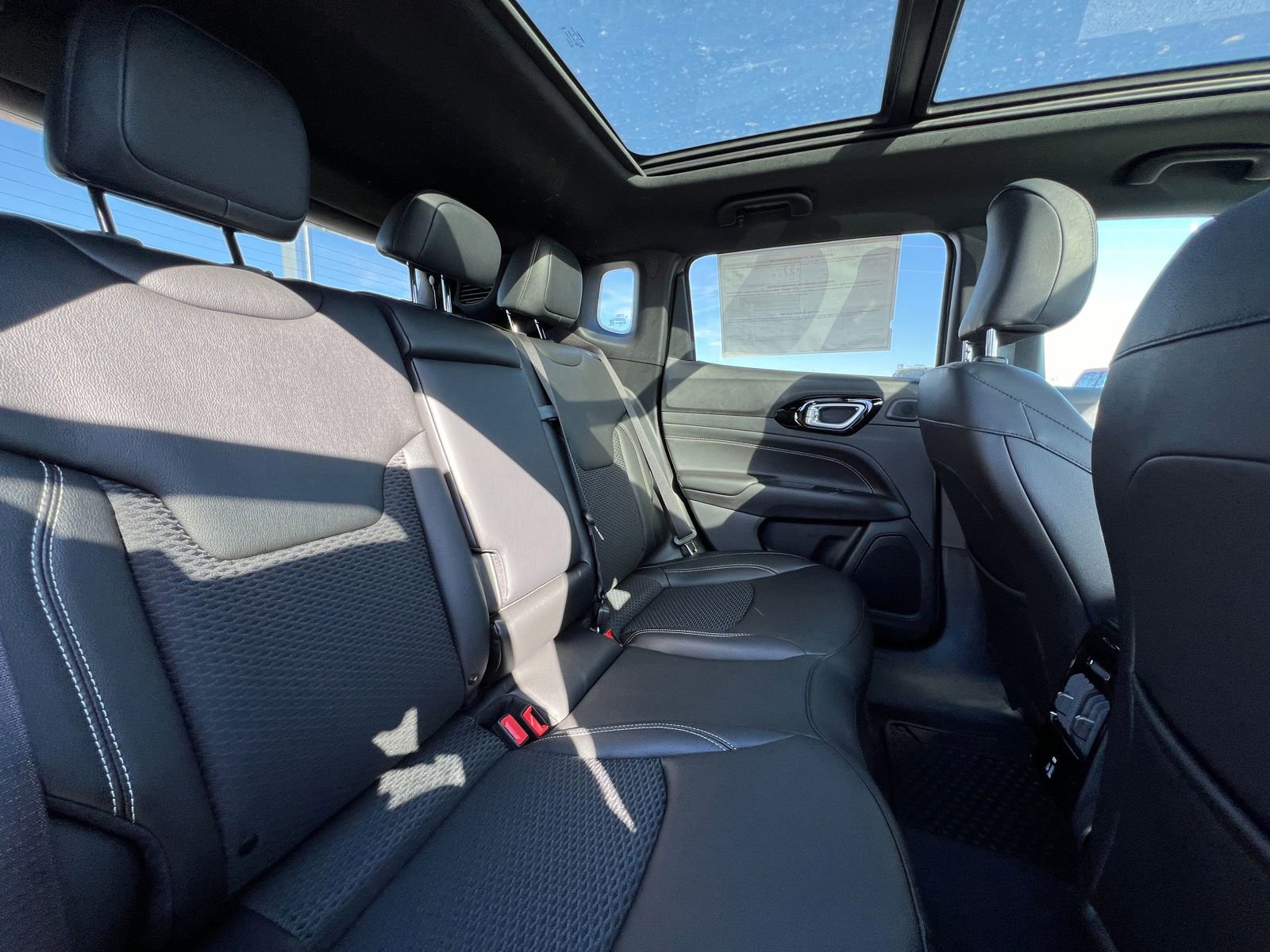 New 2024 Jeep Compass Latitude w/ Sun and Sound Group image 12