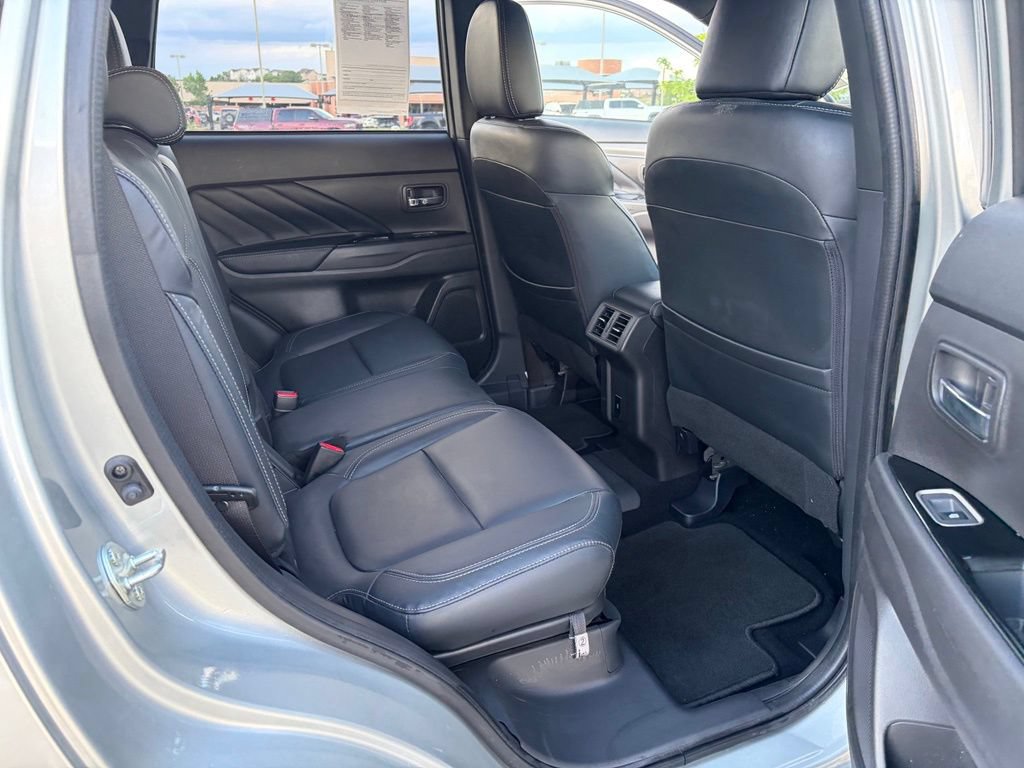 Used 2021 Mitsubishi Outlander 4WD Plug-In Hybrid image 18