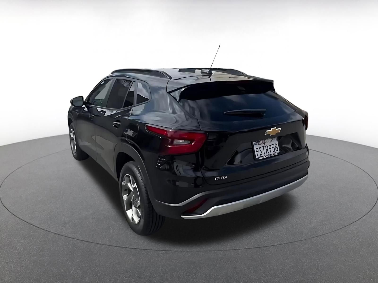 Used 2025 Chevrolet Trax LT image 11