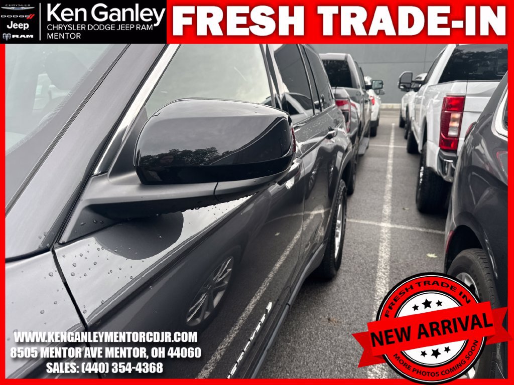 Used 2023 Jeep Grand Cherokee Laredo AWD/4WD image 7