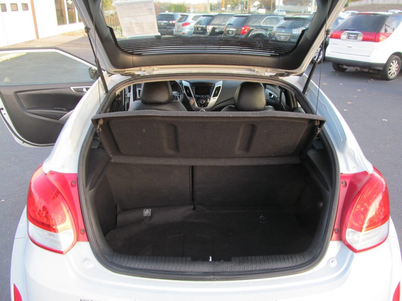 Used 2015 Hyundai Veloster RE:FLEX Edition image 16