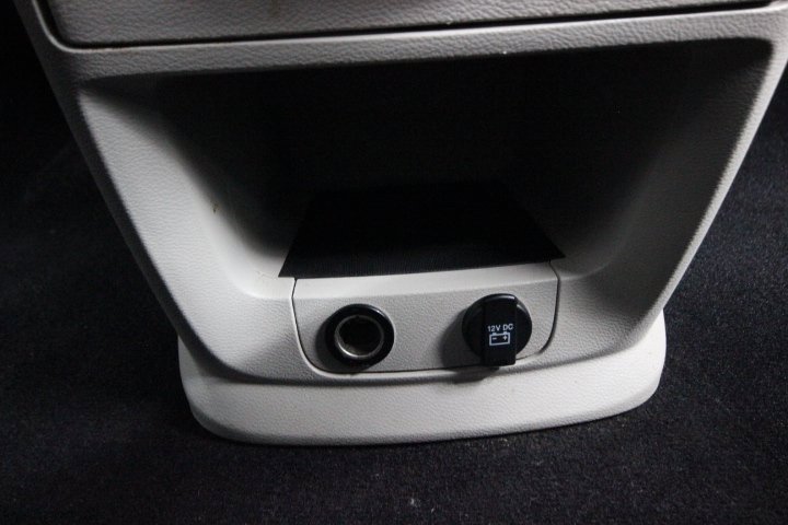 Used 2019 Dodge Grand Caravan SE w/ UConnect Hands-Free Group image 18