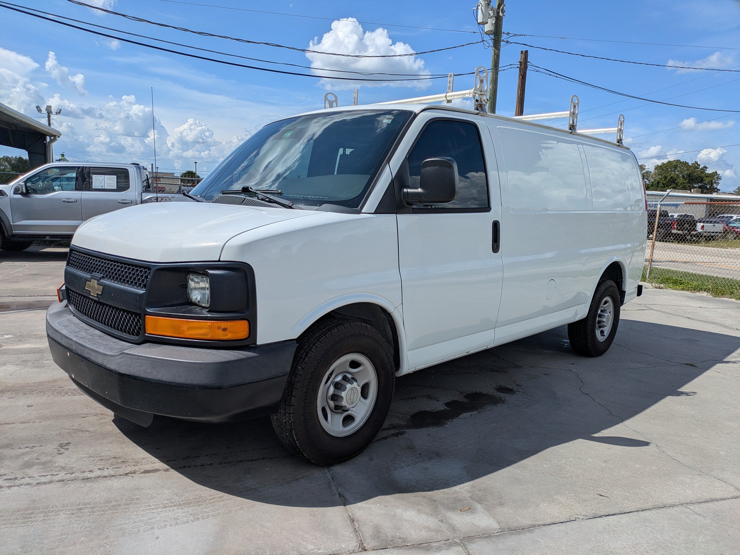 Used 2016 Chevrolet Express 2500 RWD image 8