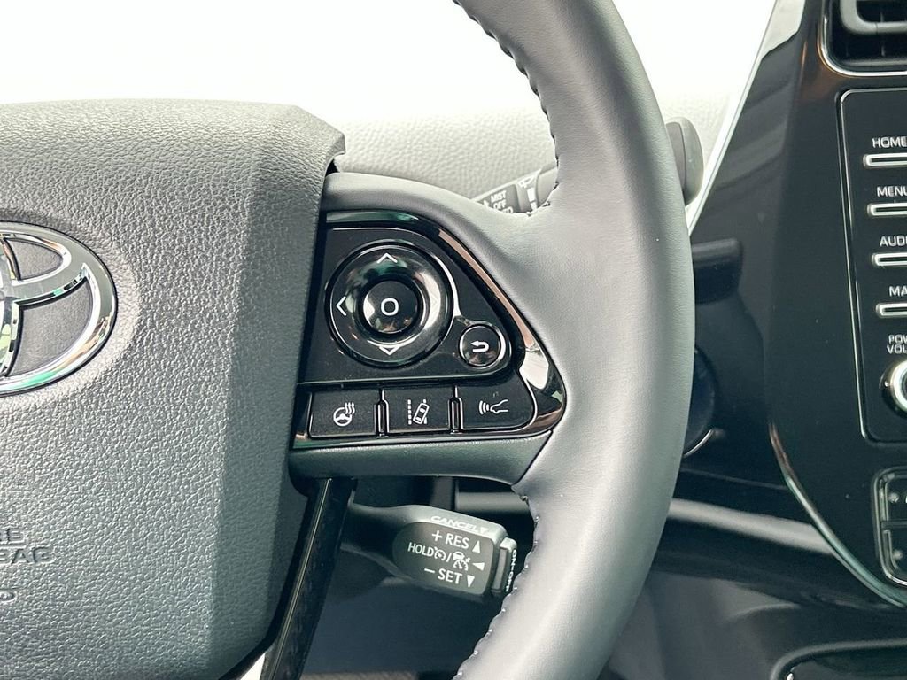 Used 2020 Toyota Prius XLE image 32