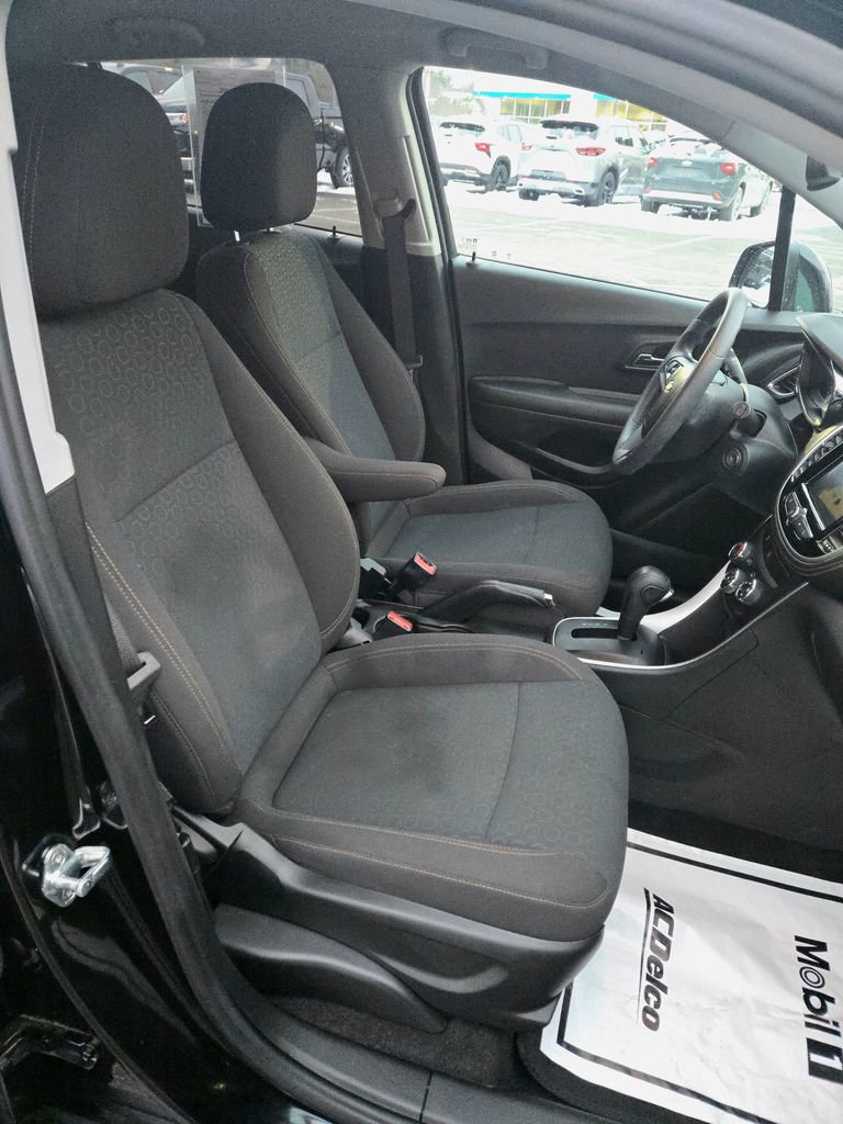 Used 2022 Chevrolet Trax LS w/ Tint and Cruise Package image 11