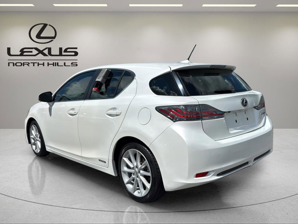 Used 2013 Lexus CT 200h w/ Premium Pkg w/Navigation FWD image 8