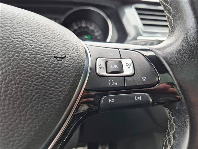 Used 2018 Volkswagen Tiguan SEL AWD/4WD image 12