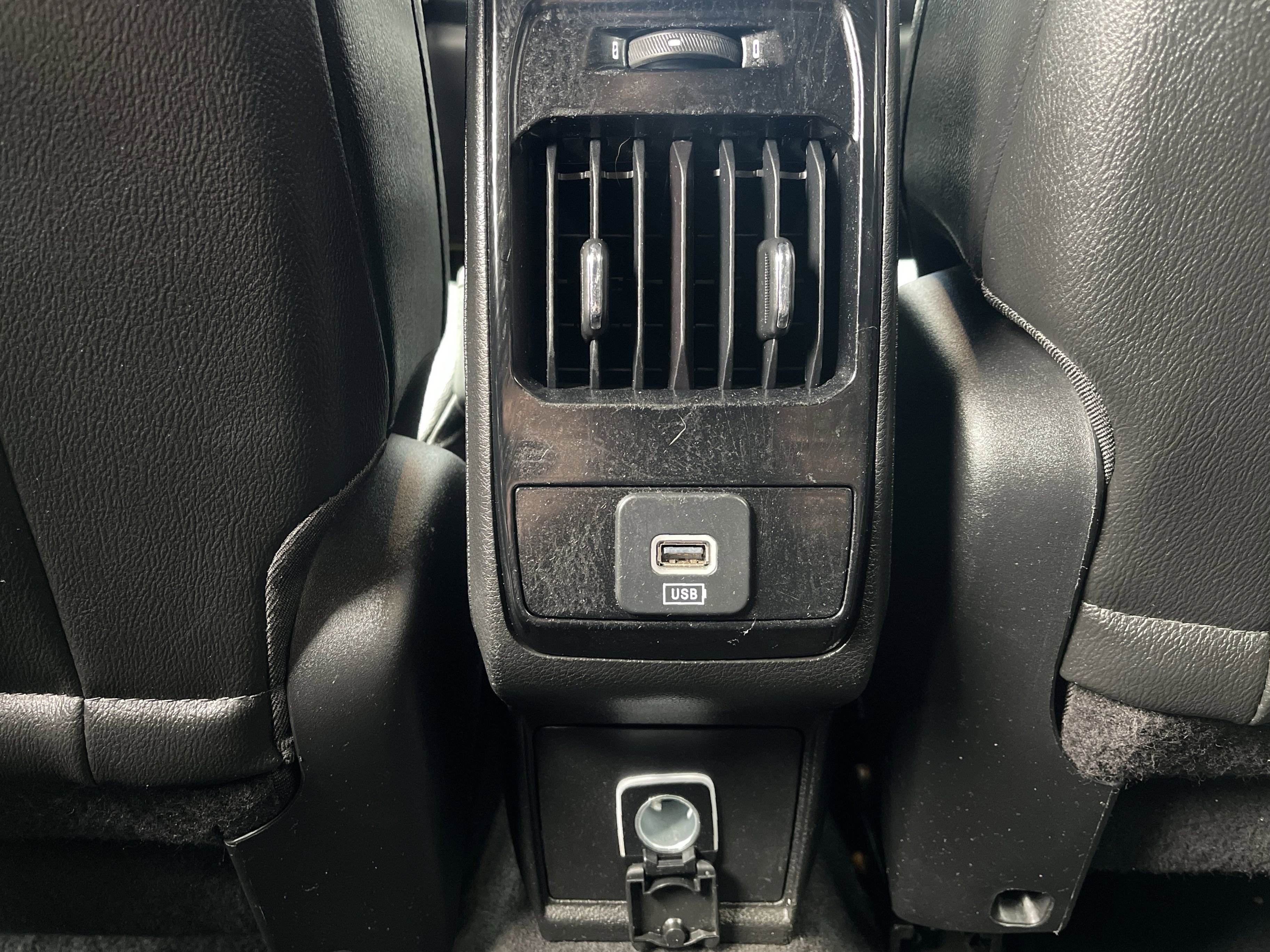 Used 2024 Jeep Compass Latitude image 38