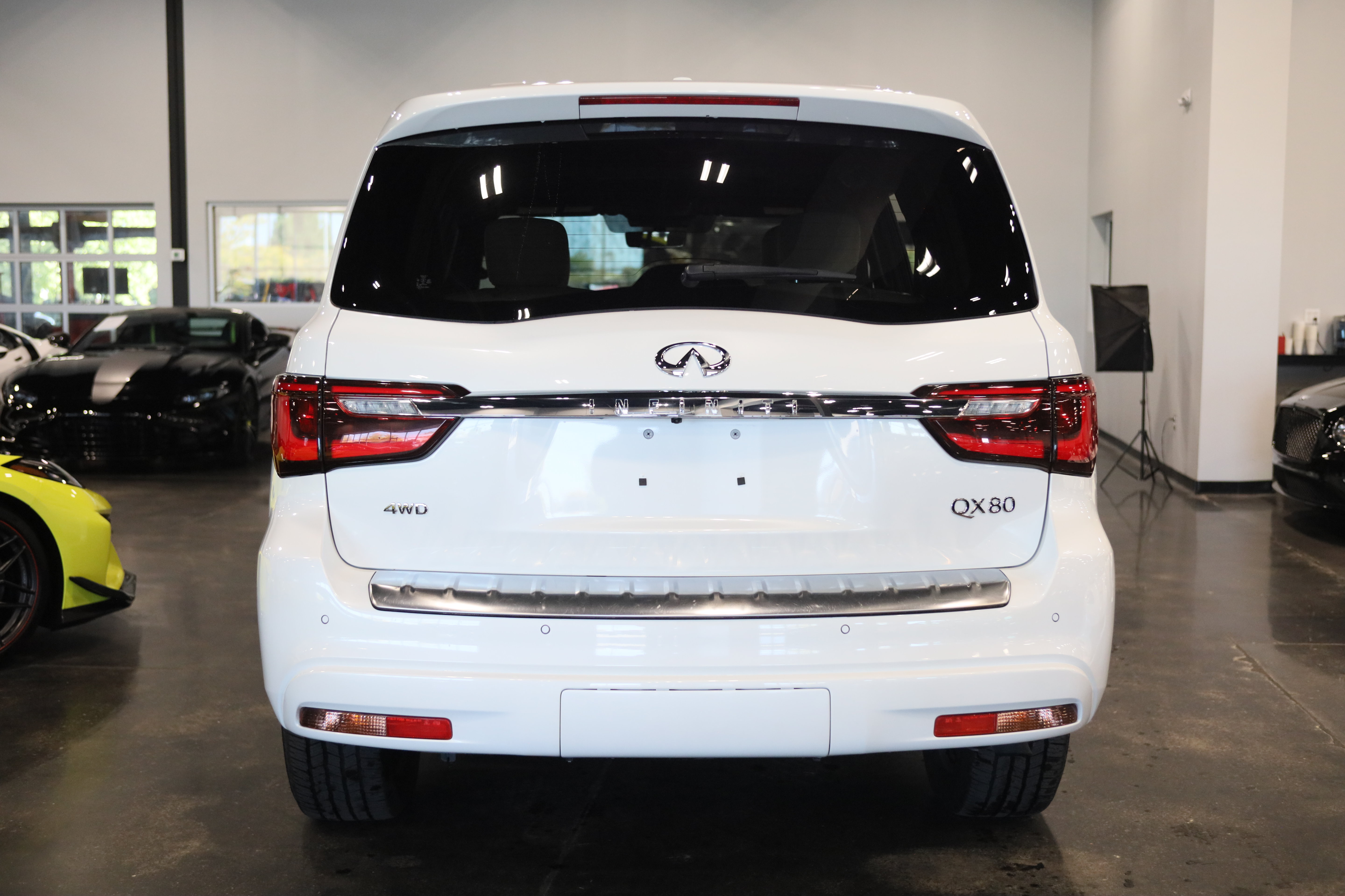 Used 2024 INFINITI QX80 Sensory w/ Cargo Package AWD/4WD image 5