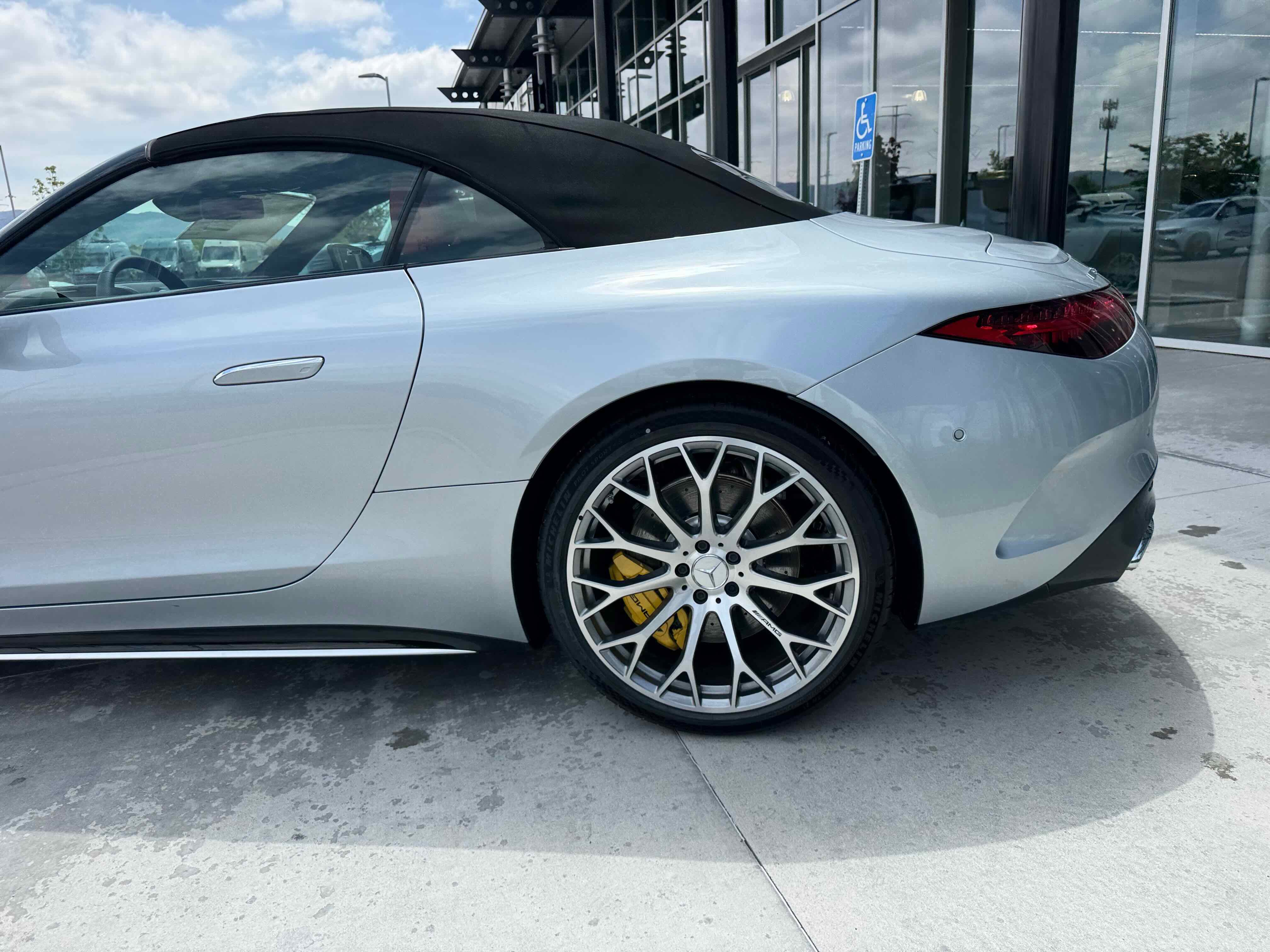 New 2025 Mercedes-Benz SL 63 AMG 4MATIC image 5