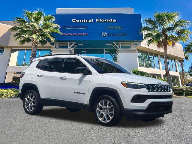 Certified 2023 Jeep Compass Latitude w/ Sun and Sound Group AWD/4WD image 2