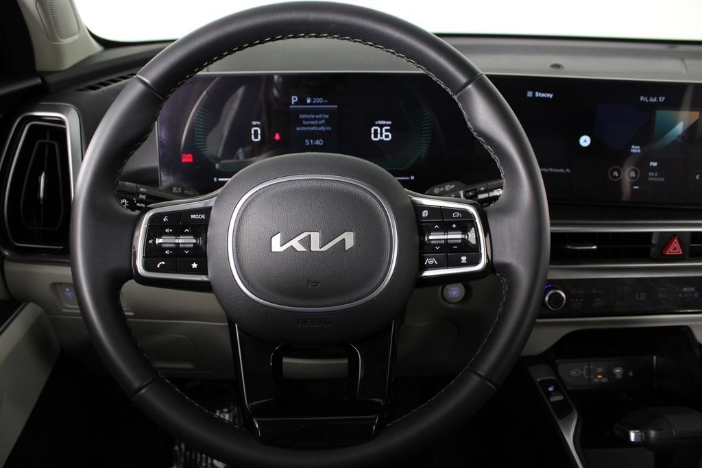 Used 2025 Kia Sorento S w/ Panoramic Sunroof Package FWD image 9
