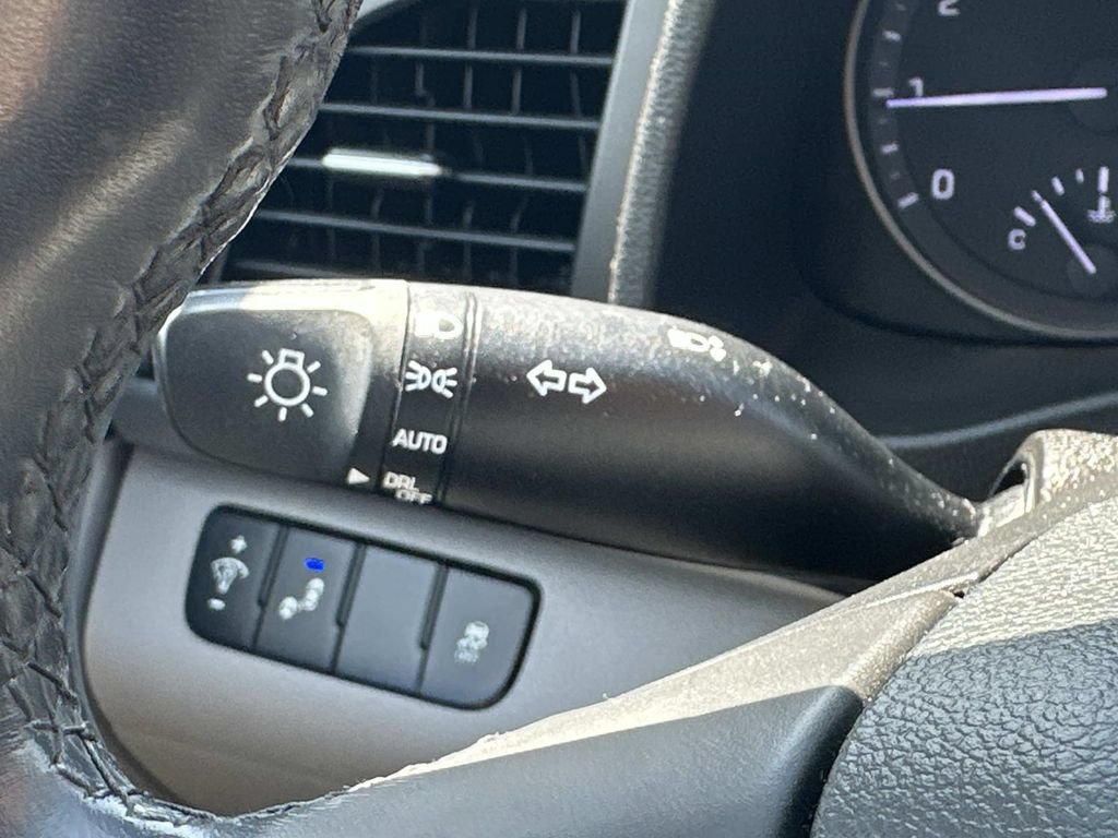 Used 2018 Hyundai Elantra Value Edition FWD image 25