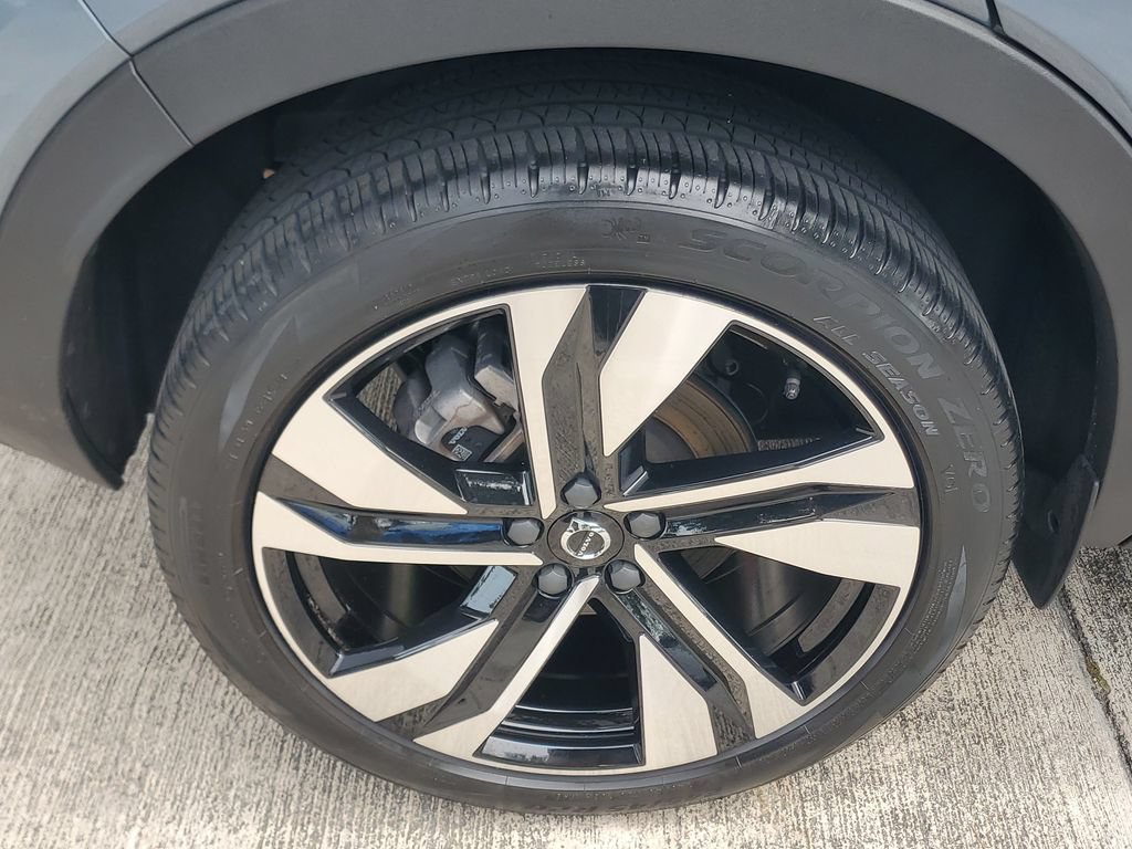 Certified 2023 Volvo XC40 B5 Plus w/ Climate Package AWD/4WD image 7