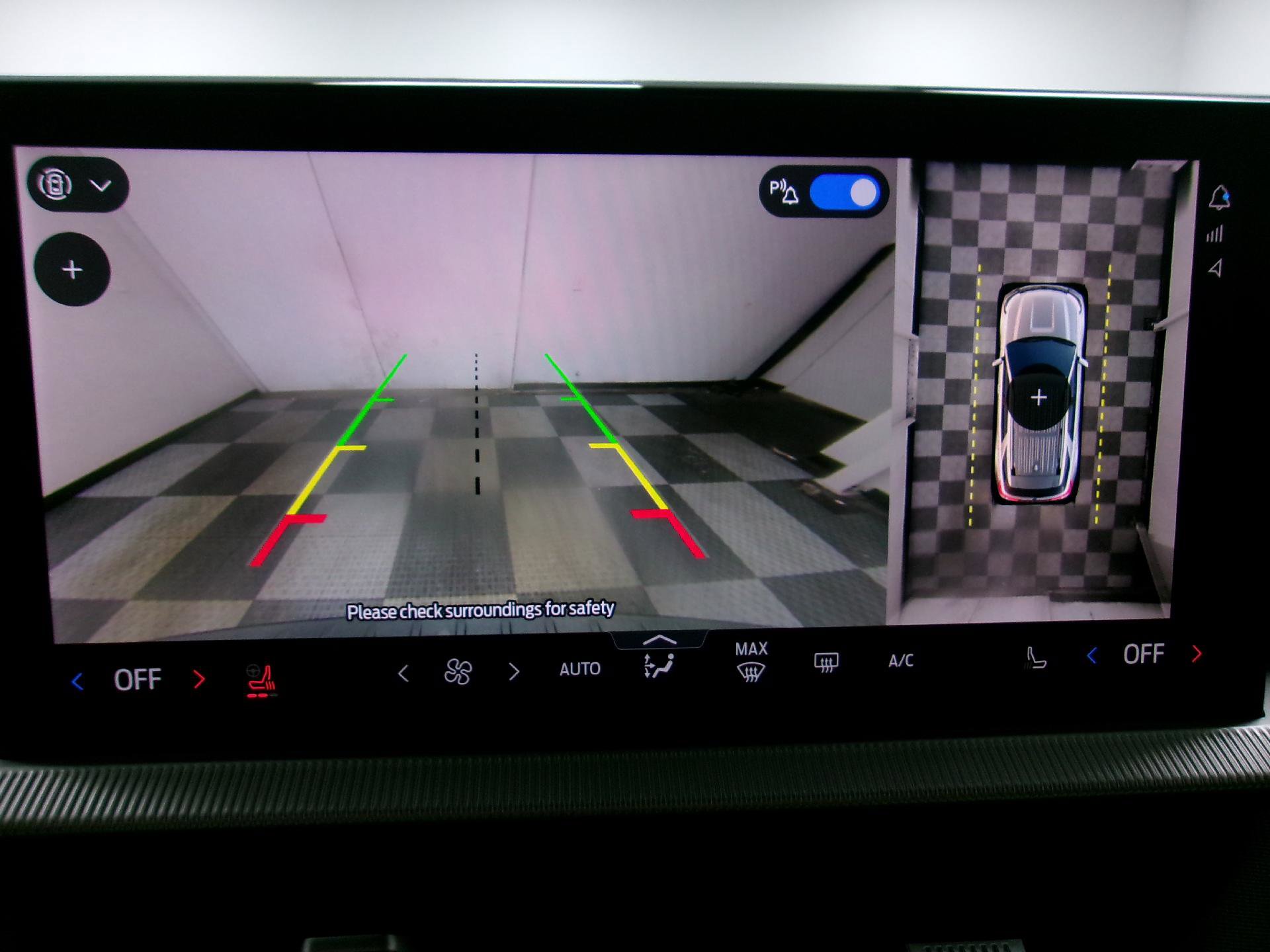 Used 2025 Ford Explorer ST image 4