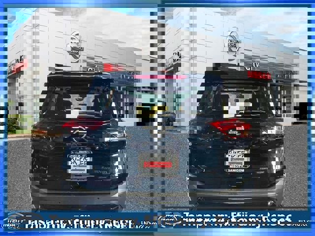 Used 2023 Nissan Rogue SV w/ SV Premium B Package image 7