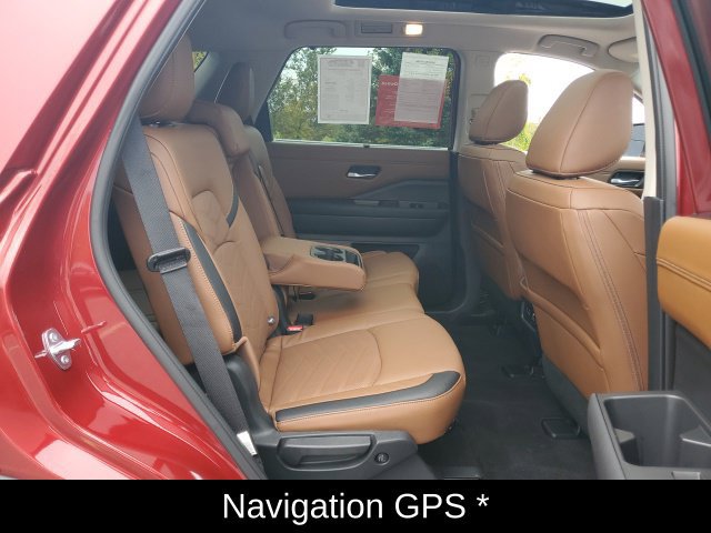 Certified 2025 Nissan Pathfinder Platinum w/ Black Appearance Package AWD/4WD image 16
