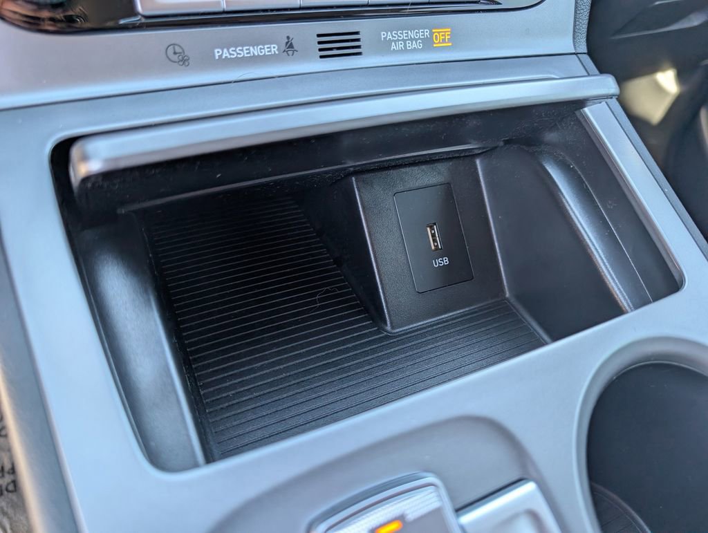 Used 2023 Hyundai Kona SE w/ Cargo Package image 29